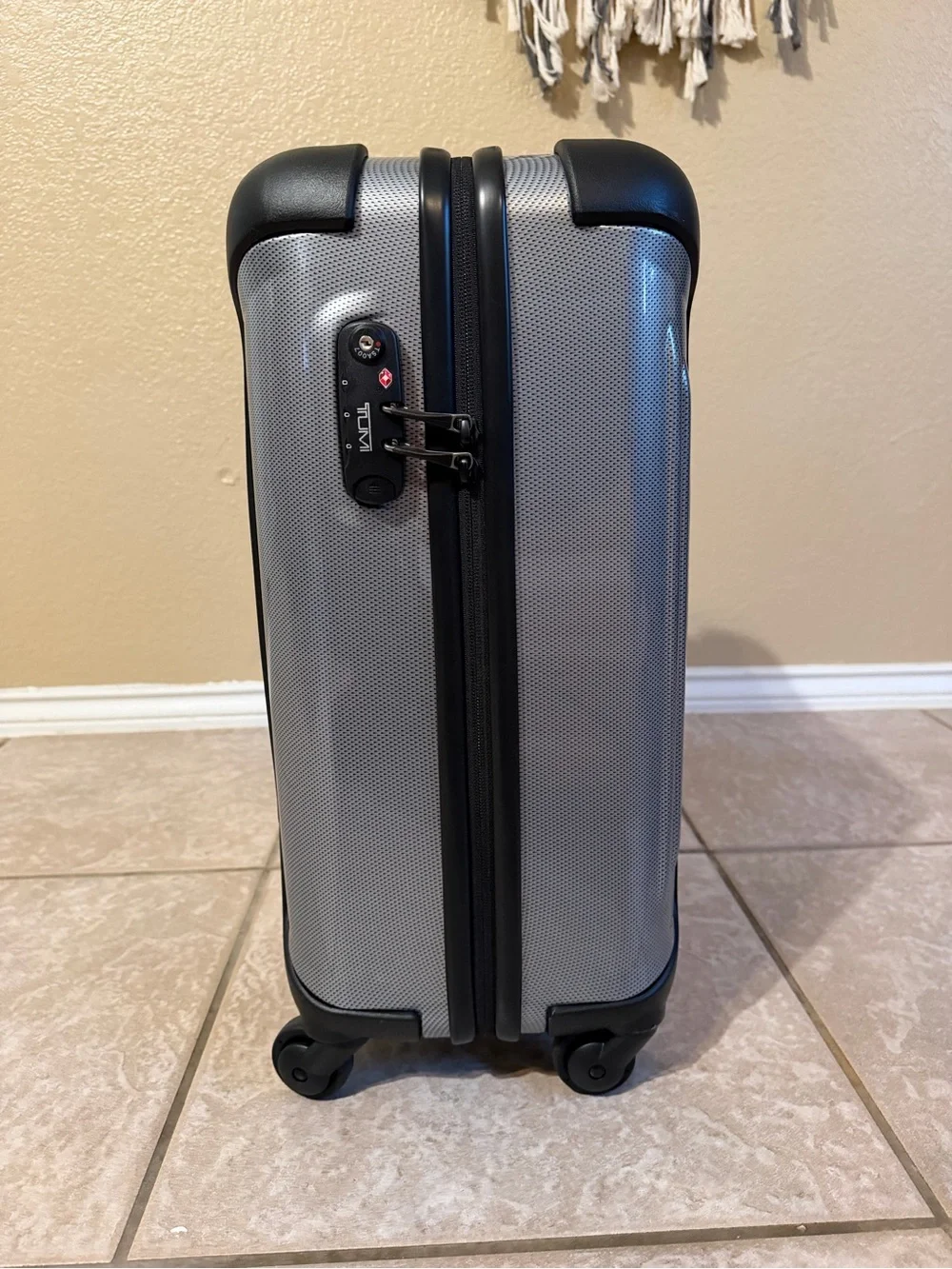 TUMI Continental Vapor Carry On 22” Silver Carbon